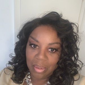 Meet your Posher, Debora